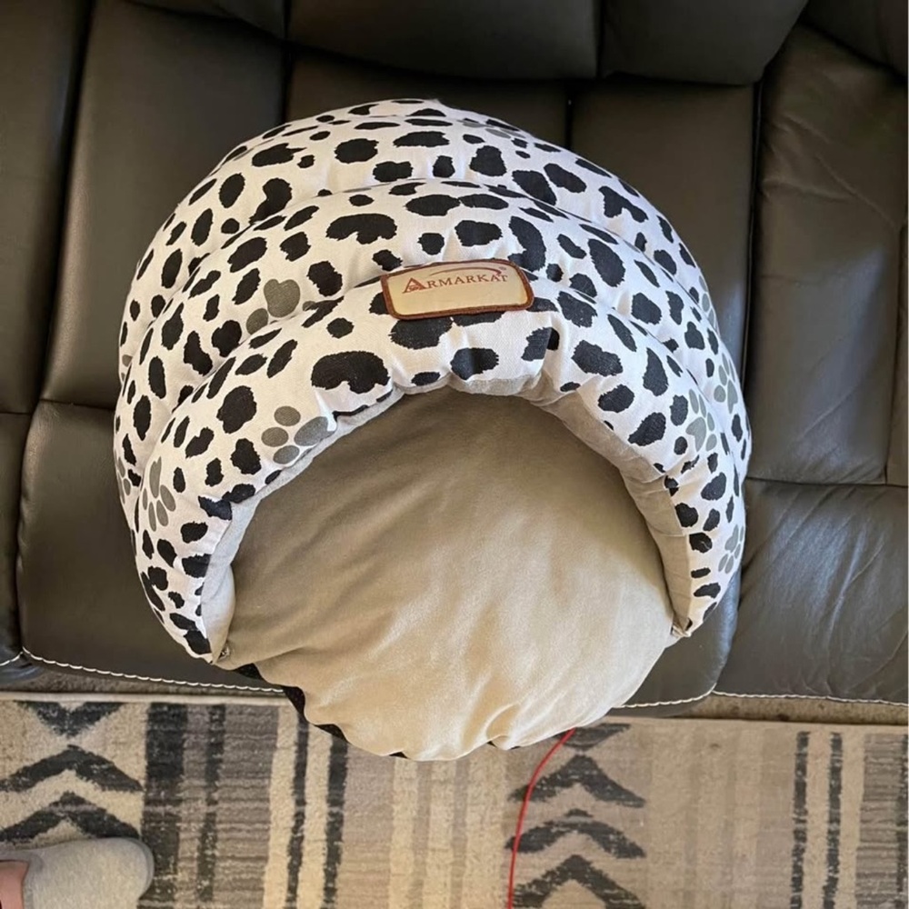 Armarkat Slipper Shape Pet Bed - NWOT *
